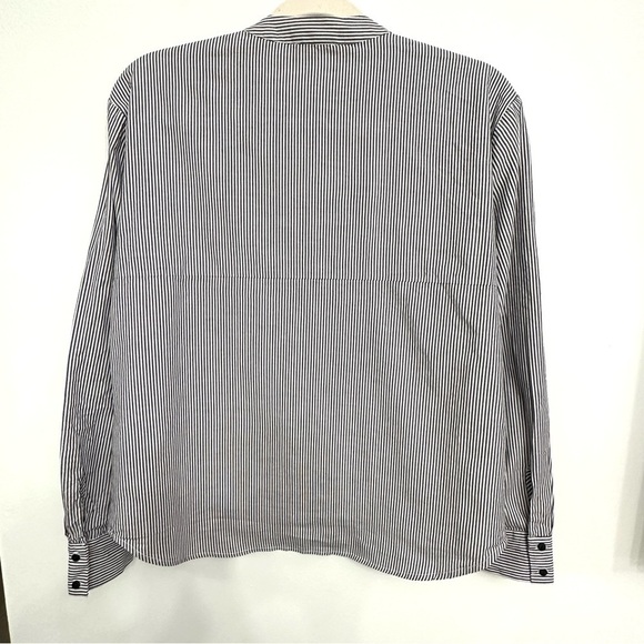 Like New COURT & ROWE Pinstripe Button Front Shirt Navy Blue & White Size XS - Picture 9 of 11